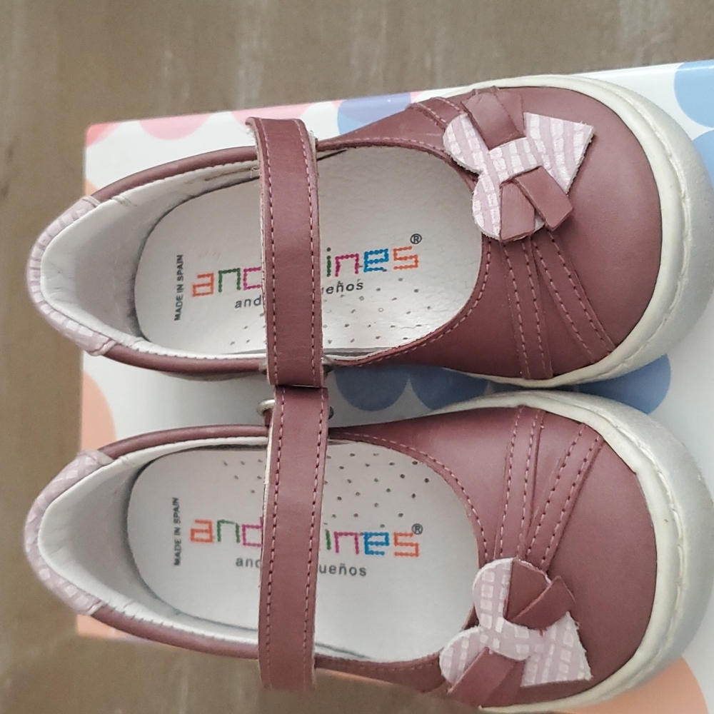 Kid's shoes